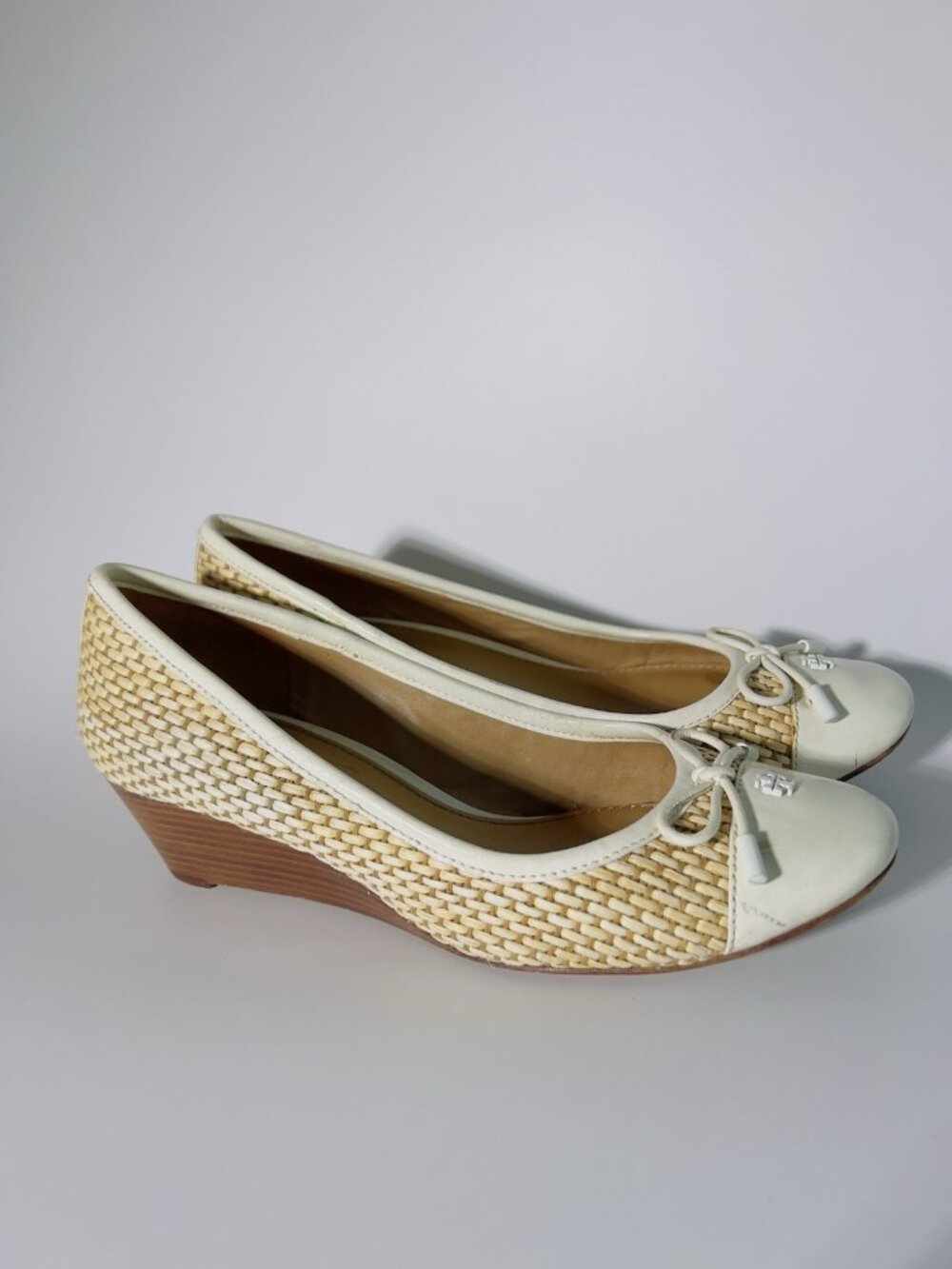 Tory Burch Minnie Raffia Wedge Pumps Ivory Tan Leather Size 7 M